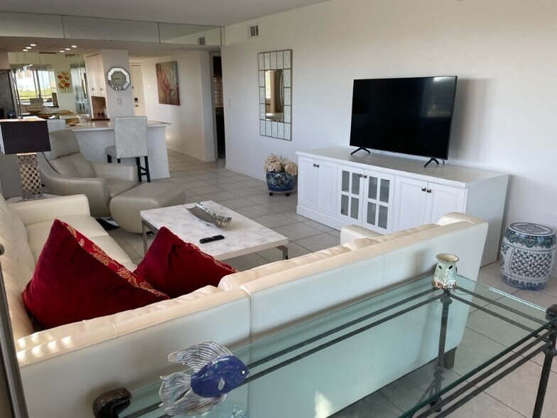 Building Photo - 15171 Cedarwood Ln