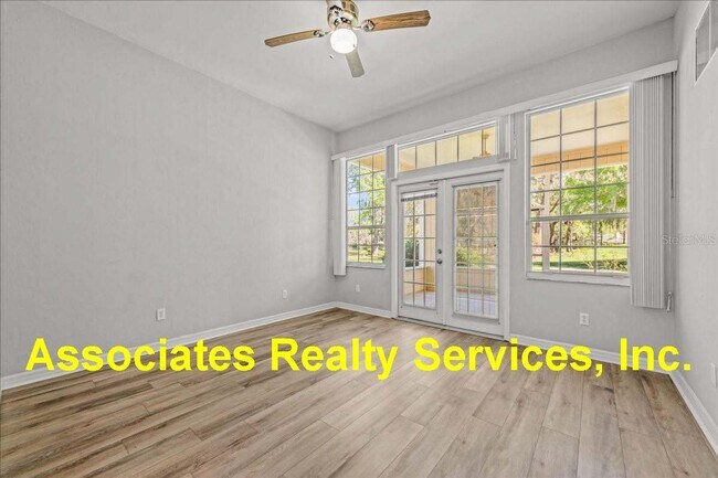 Building Photo - Turkey Creek-Three Bedroom - Two Bath 1560 sf