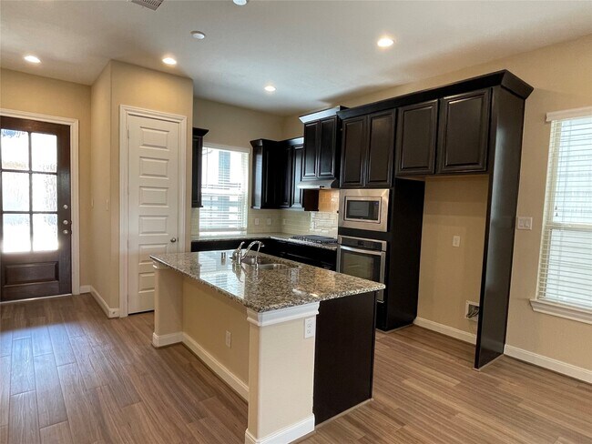 Building Photo - 10418 Quiet Courtyard Rd