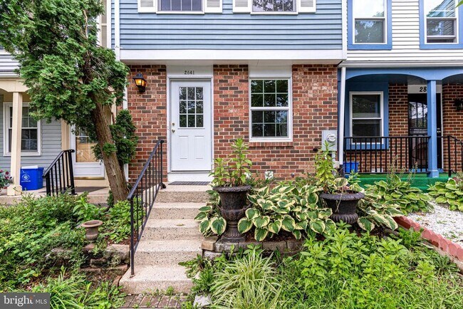 Building Photo - 2841 Shepperton Terrace