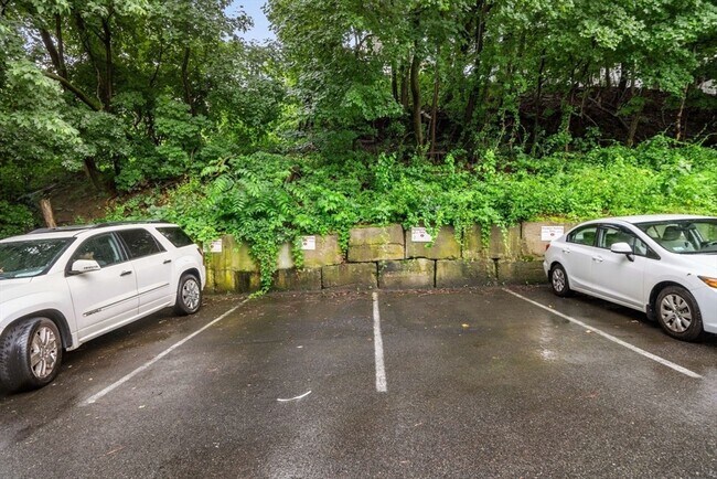 Building Photo - 570 Washington St