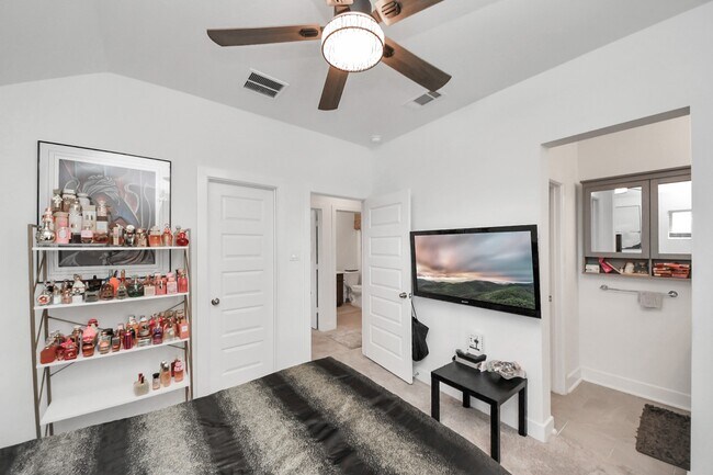 Building Photo - 2114 Colonel Flds Dr
