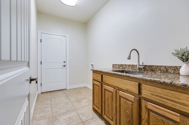 Building Photo - COMING NOVEMBER 2025 - Bentwood Country Cl...