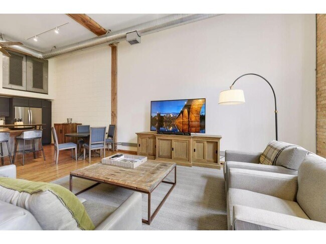 Building Photo - 801 N Washington Ave