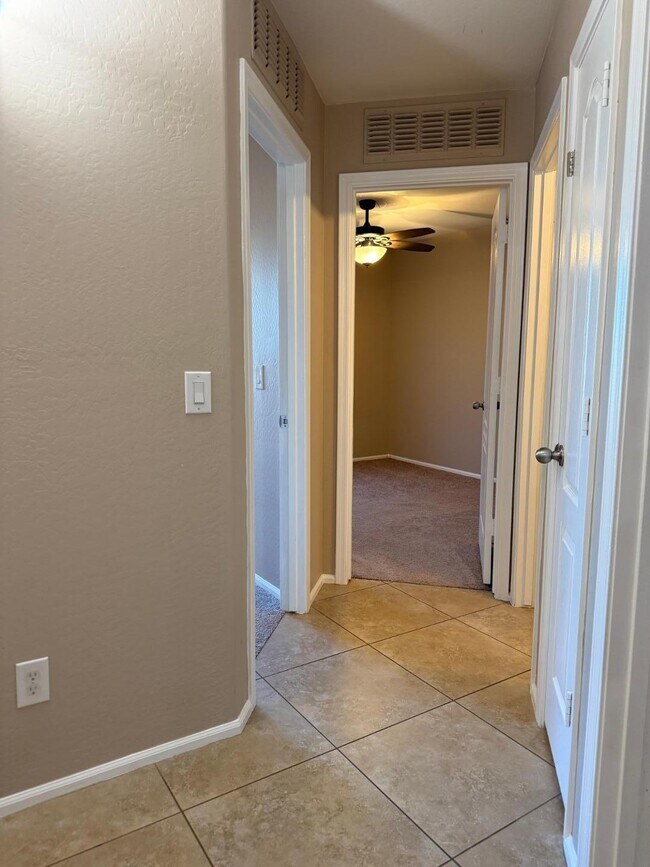 Building Photo - 4533 S 236th Dr