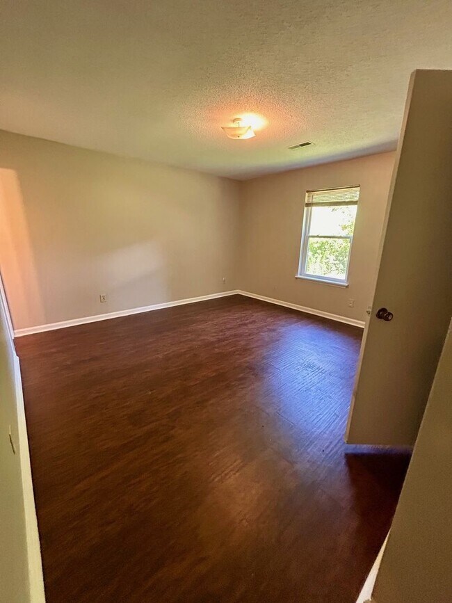 Building Photo - 184 Dorchester Manor Blvd