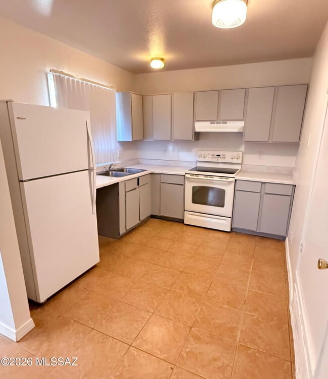 Building Photo - 3313 E Blacklidge Dr