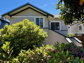 Building Photo - Bright and Spacious 5 Bedroom Home in San Anselmo