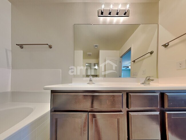 Building Photo - 11754 W Vanderbilt Farms Way