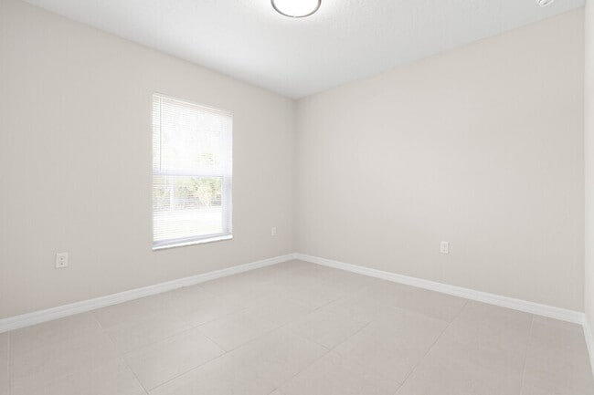 Building Photo - 24 Untermeyer Pl