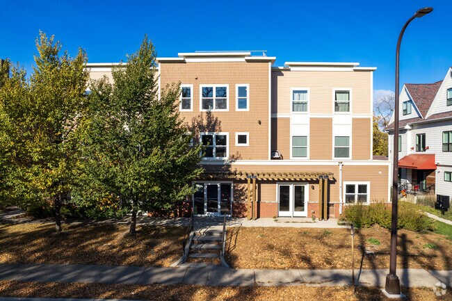 Building Photo - 617 10th Avenue SE