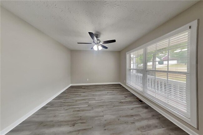 Building Photo - 1294 Log Cabin Ln SE
