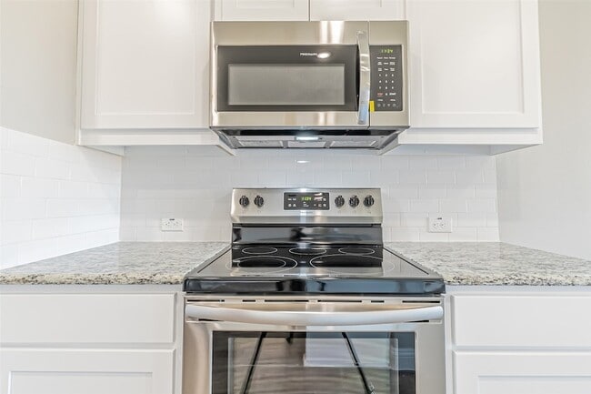 Building Photo - 422 Oleander Dr