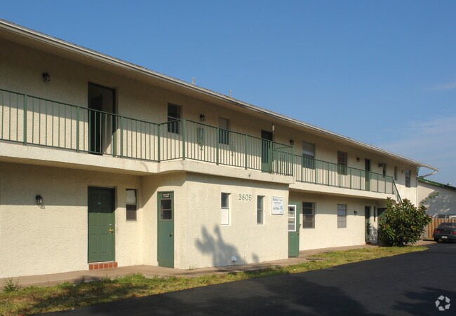 Building Photo - Hidden Cove Apartments