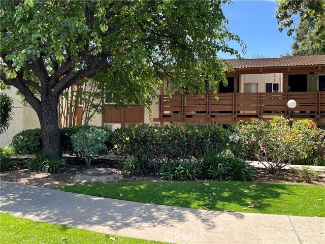 Building Photo - 3719 Country Club Dr