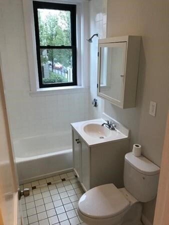 Building Photo - 39 Glenville Ave