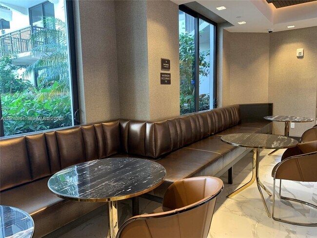 Building Photo - 301 Altara Ave