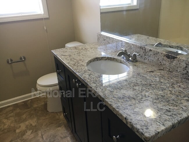 Building Photo - 753 Newport Dr