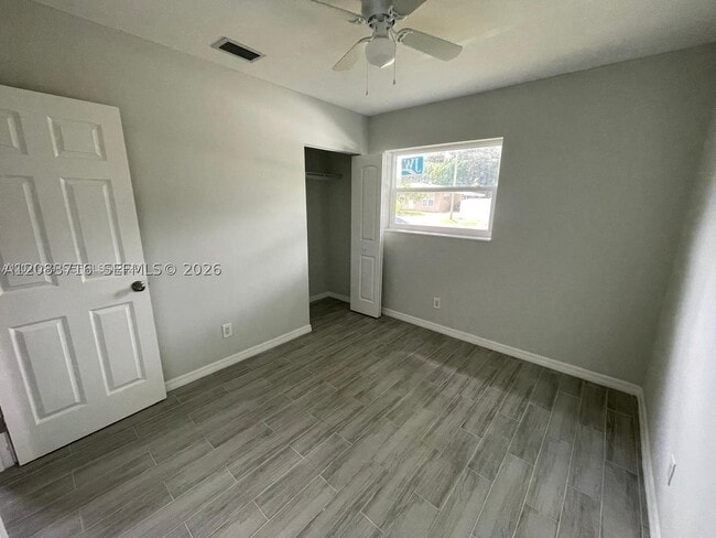 Building Photo - 3921 SW 31st Dr