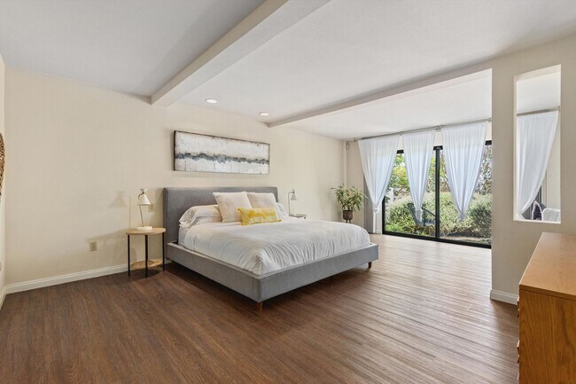 Building Photo - 6667 La Jolla Scenic S Dr