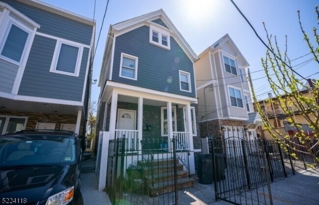 Building Photo - 226 Fairmount Ave