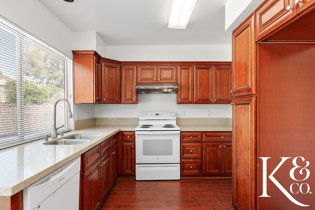 Building Photo - 559 W Avenida De Las Flores