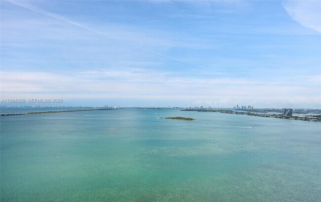 Building Photo - 700 NE 24th St