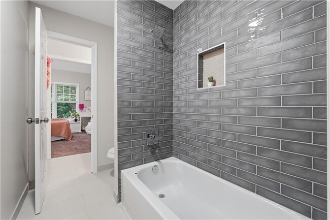 Building Photo - 682 Montglade Ct