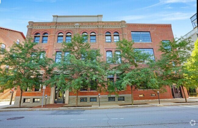 Building Photo - 570 S Front St