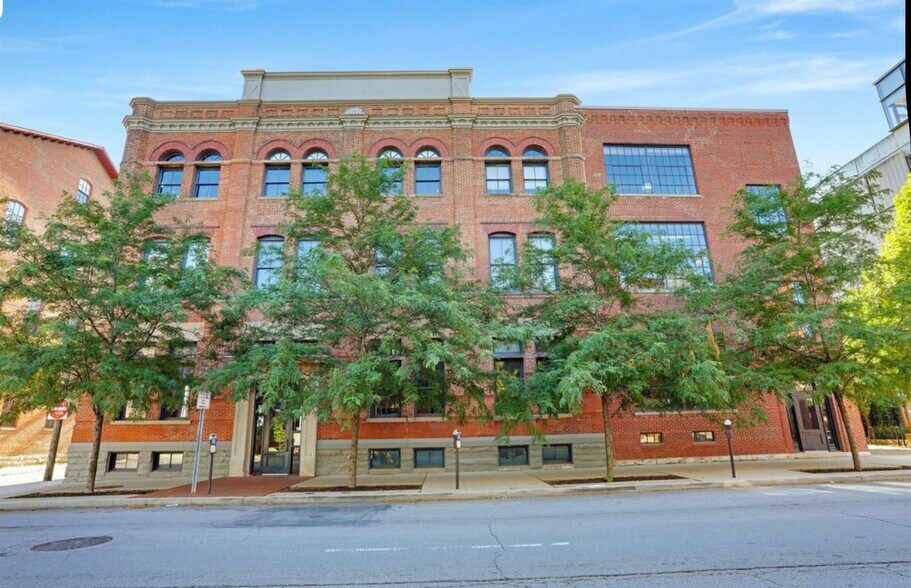 Primary Photo - 570 S Front St