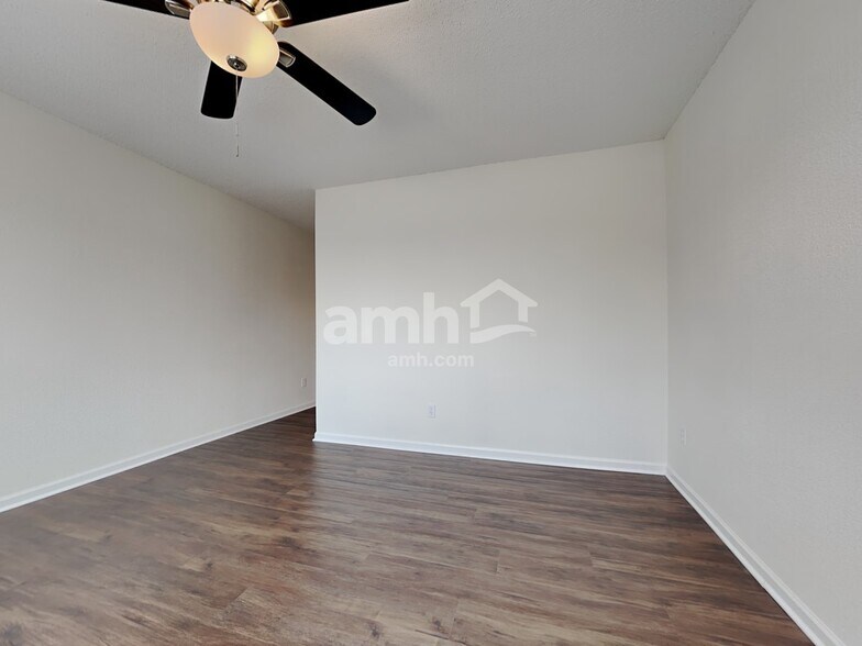 Building Photo - 7140 Kimble Dr