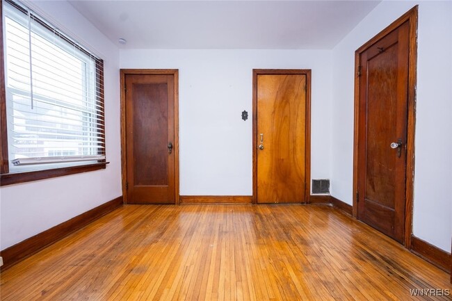 Primary Photo - 1801 Niagara St
