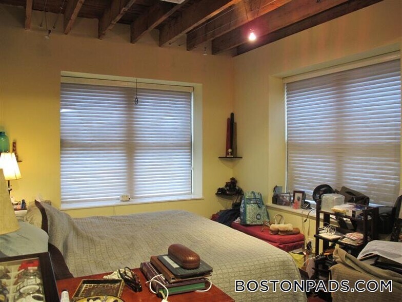 Building Photo - 197 Sidney St