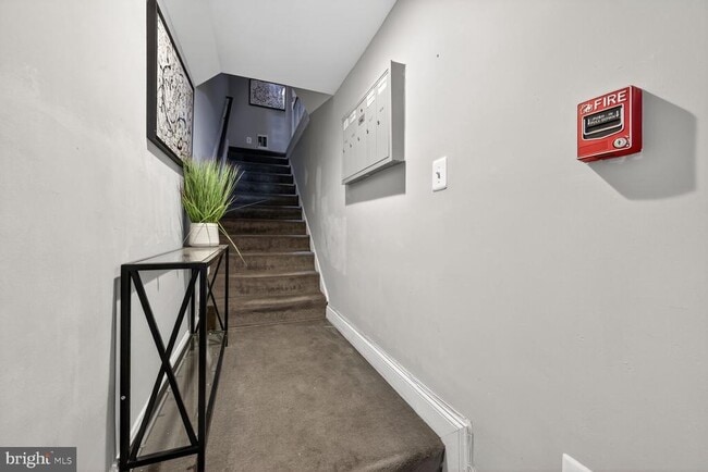 Building Photo - 1409 Hopkins St NW