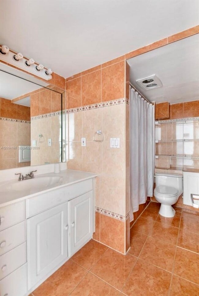 Building Photo - 555 NE 15th St