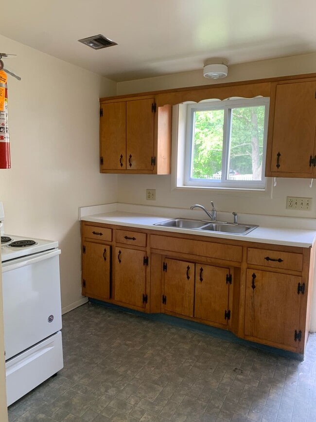 Building Photo - 1926 3 Waddle Rd