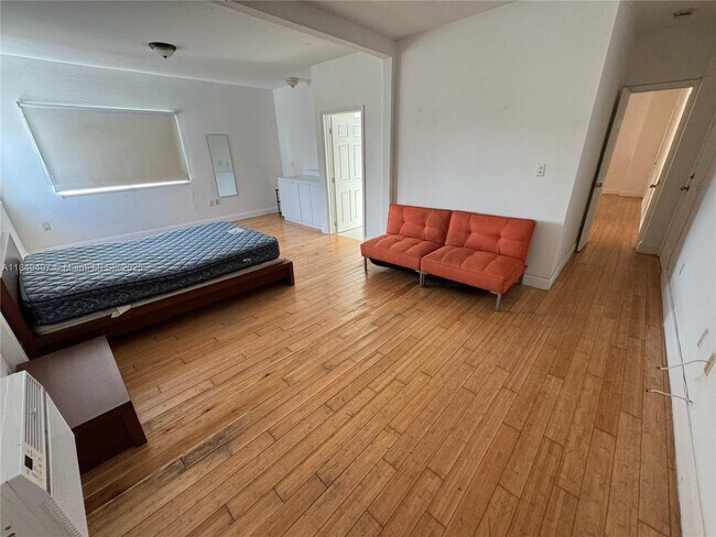 Building Photo - 8415 Harding Ave