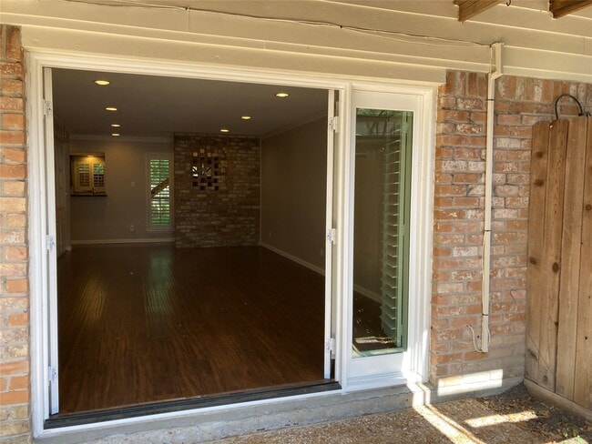 Building Photo - 881 Wax Myrtle Ln