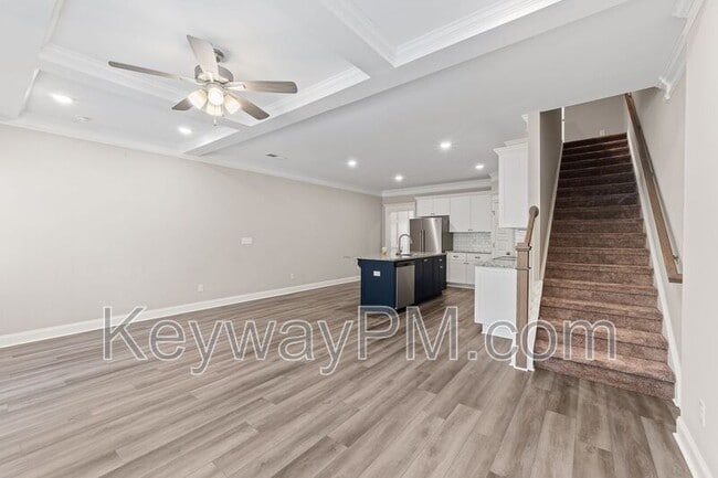 Building Photo - 1066 Linsmore Ave