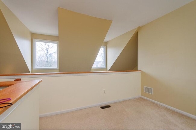 Building Photo - 18 Hanover Ct