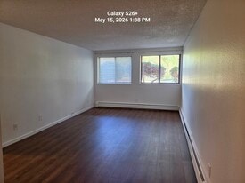 Building Photo - 1250 Golden Cir