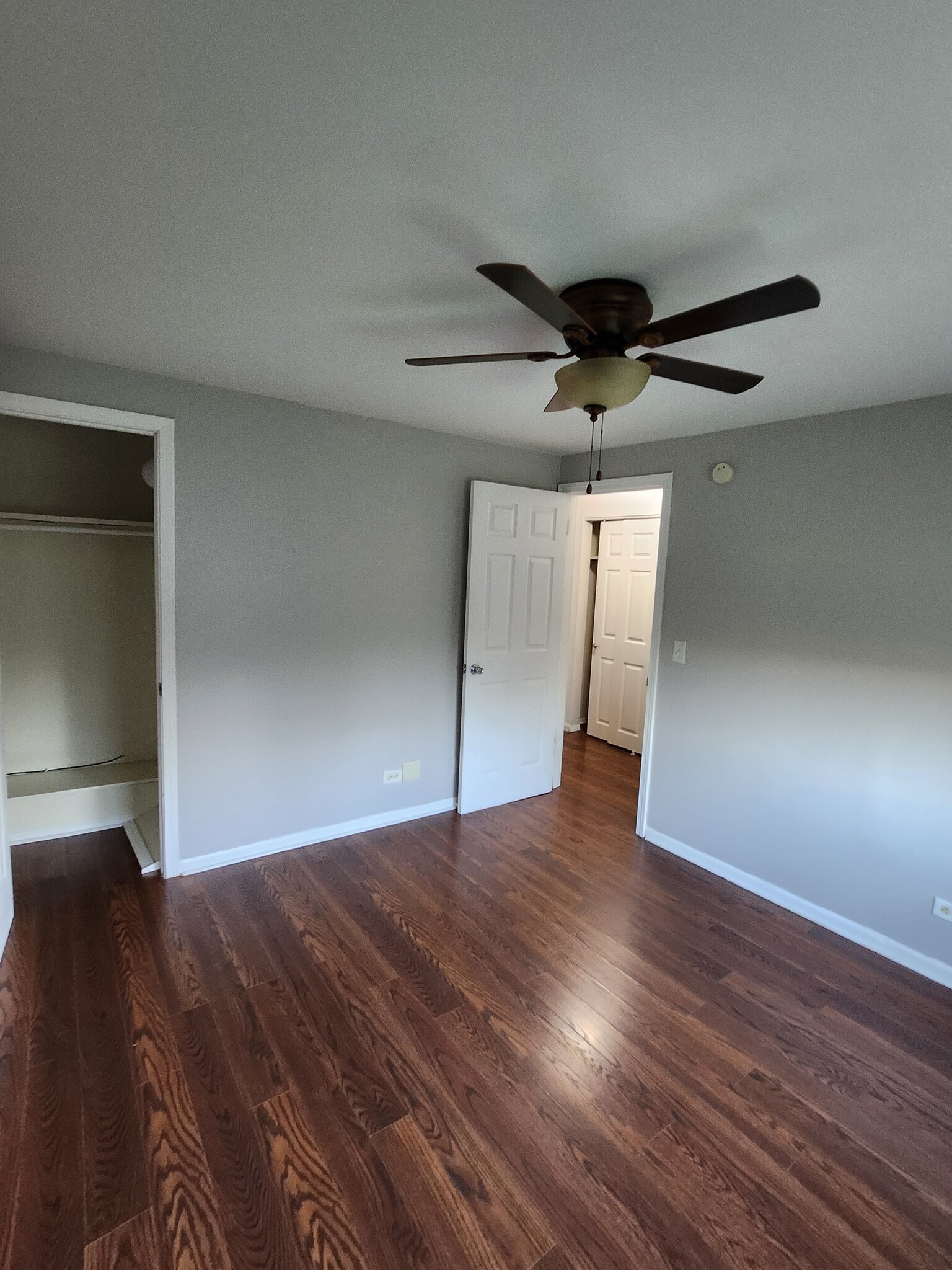 2nd bedroom facing point of entry and closet - 910 Morningside Ln
