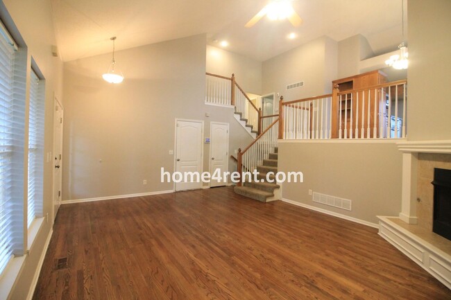 Building Photo - Beautiful Olathe Home, Updated Kitchen, Fe...