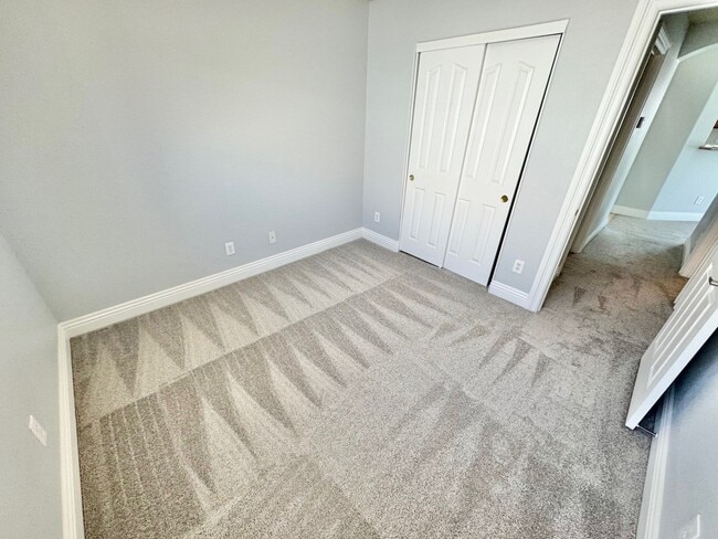 Building Photo - Stunning 4 bedroom home offering comfort and space in North Las Vegas