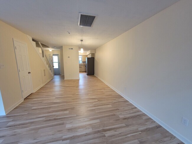 Building Photo - 32 Quarterdeck Townes