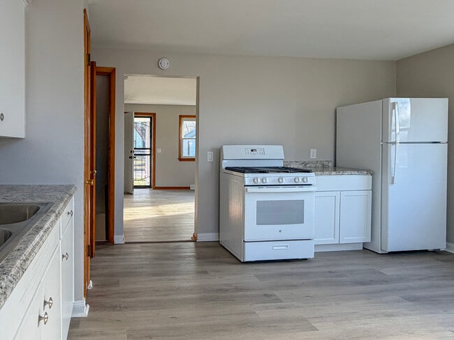 Building Photo - 1612 Maine