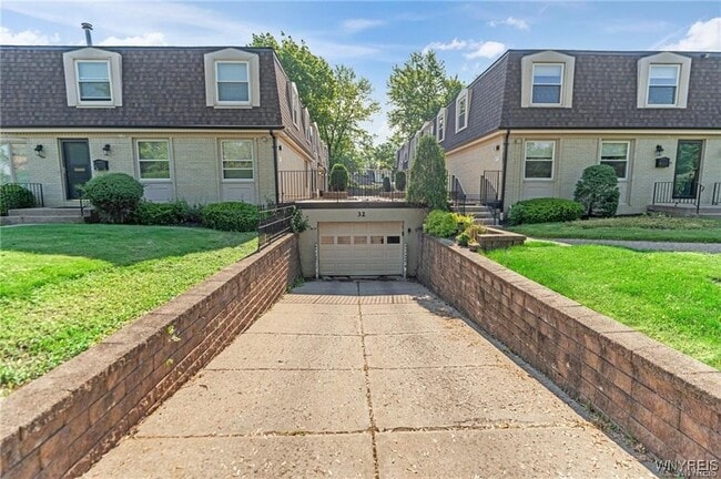 Primary Photo - 32 Bernhardt Dr