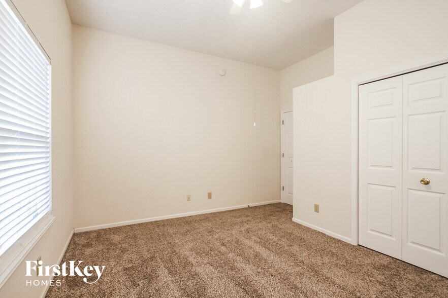 Building Photo - 13460 N Cedar Grove Ct