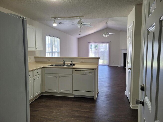 Building Photo - 1203 Wyngate Dr