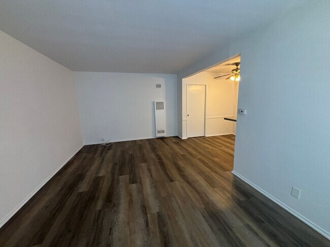 Building Photo - 443 S. Alexandria Ave